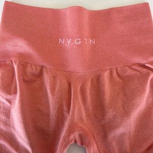 NVGTN Women's Seamless Leggings in Coral